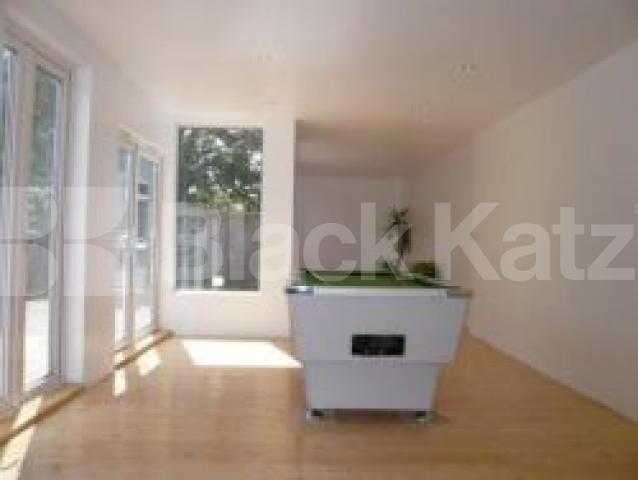 			5 Bedroom, 1 bath, 1 reception Flat			 Hervey Road, FINCHLEY CENTRAL